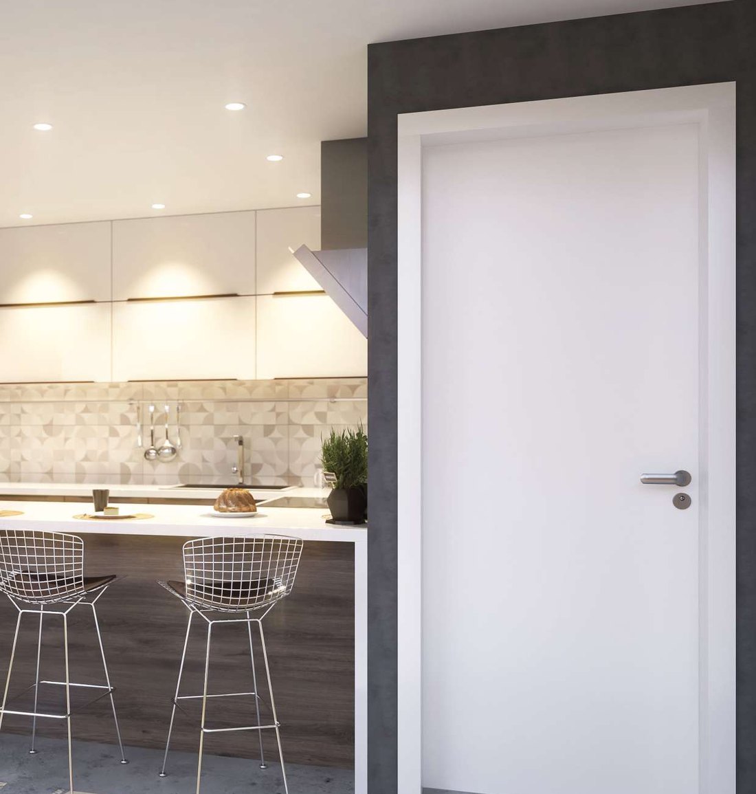 Porta branca de madeira com batente e guarnição instalada em uma cozinha